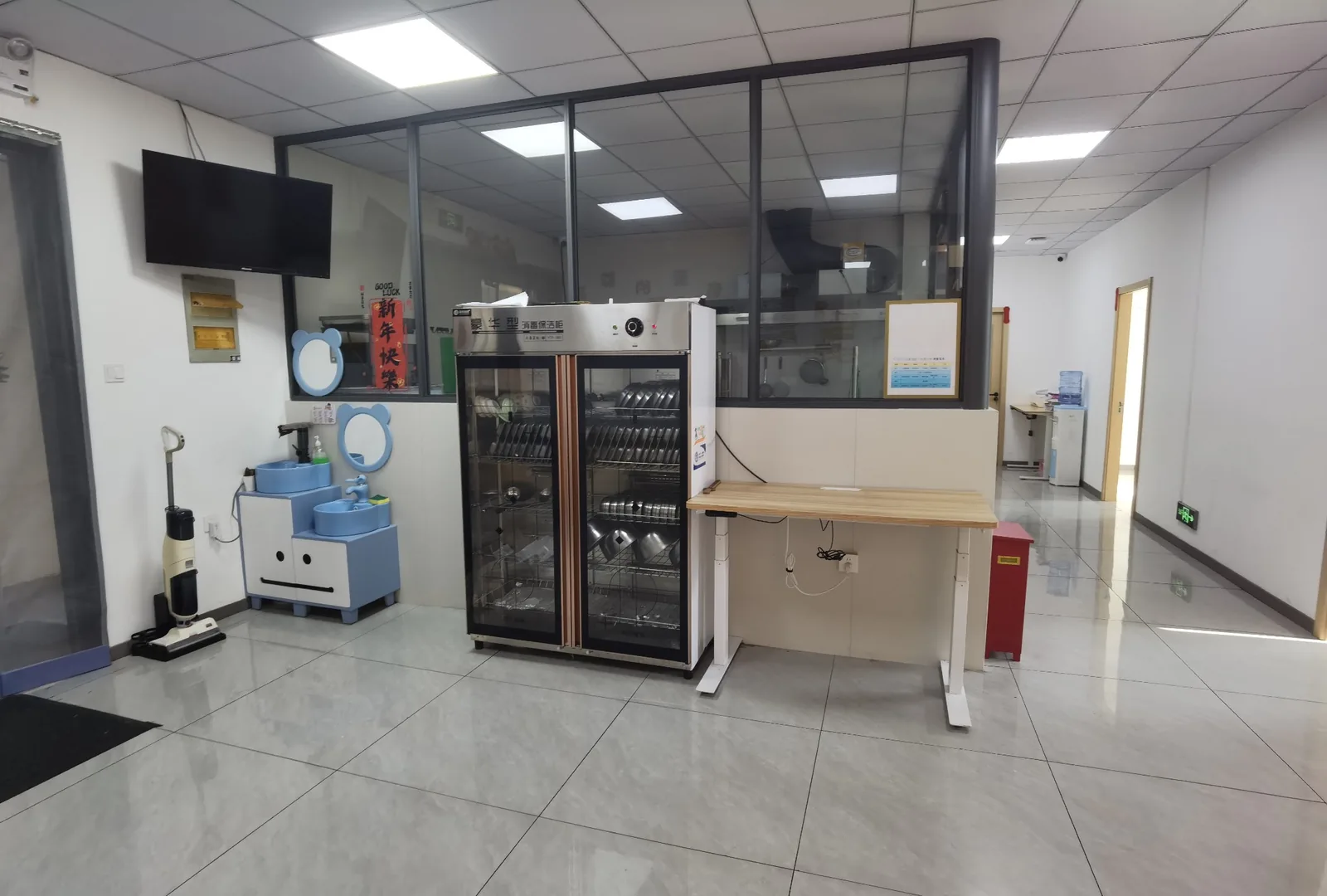 仲夏享悦洗手与餐具消毒区域